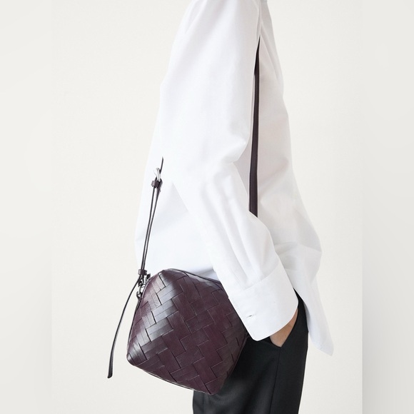 Massimo Dutti Braided nappa leather bucket bag, Burgundy - Picture 1 of 6